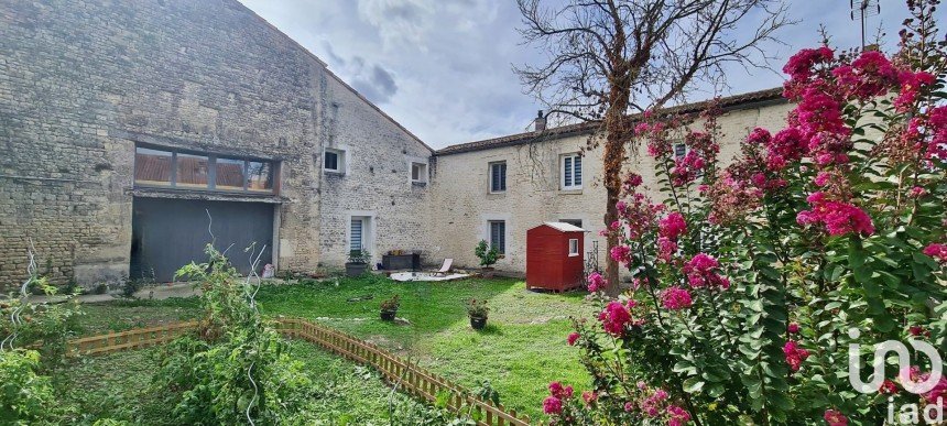 House 11 rooms of 245 m² in Virson (17290)