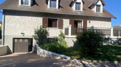Maison 8 pièces de 148 m² à Bourges (18000)