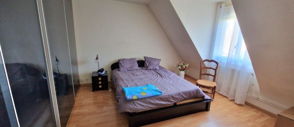 House 8 rooms of 165 m² in Villecresnes (94440)