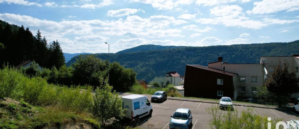 Land of 714 m² in Hauts de Bienne (39400)