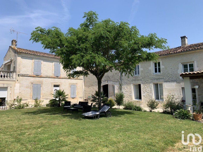 Maison 13 pièces de 333 m² à Bourg-Charente (16200)