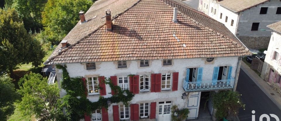 Maison 13 pièces de 720 m² à Saint-Bonnet-le-Chastel (63630)