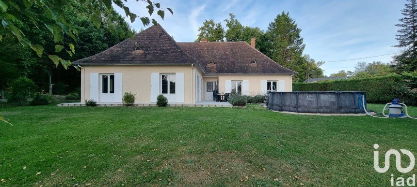 House 5 rooms of 154 m² in Saint-Astier (24110)