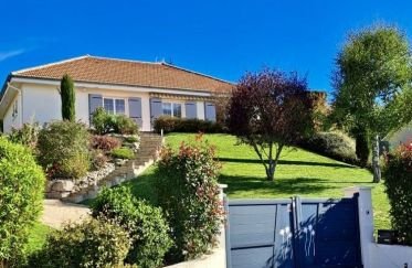 House 4 rooms of 146 m² in Saint-Héand (42570)