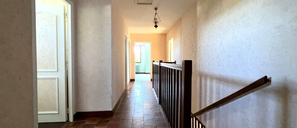 House 5 rooms of 184 m² in Abrest (03200)