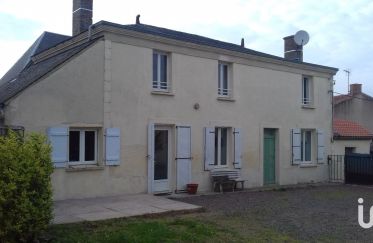 House 6 rooms of 111 m² in Thouars (79100)