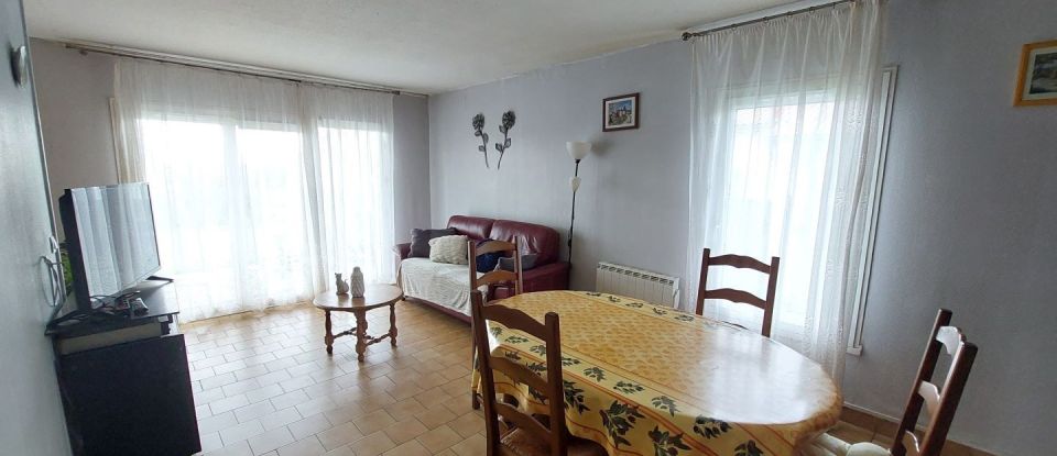 House 5 rooms of 104 m² in Saint-Ciers-sur-Gironde (33820)