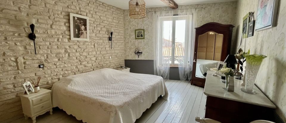 House 6 rooms of 150 m² in La Rochelle (17000)