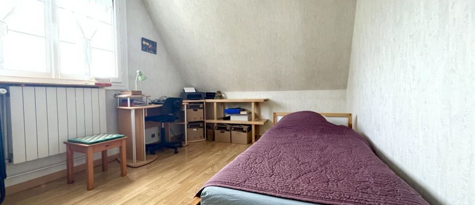House 5 rooms of 130 m² in Breuillet (91650)