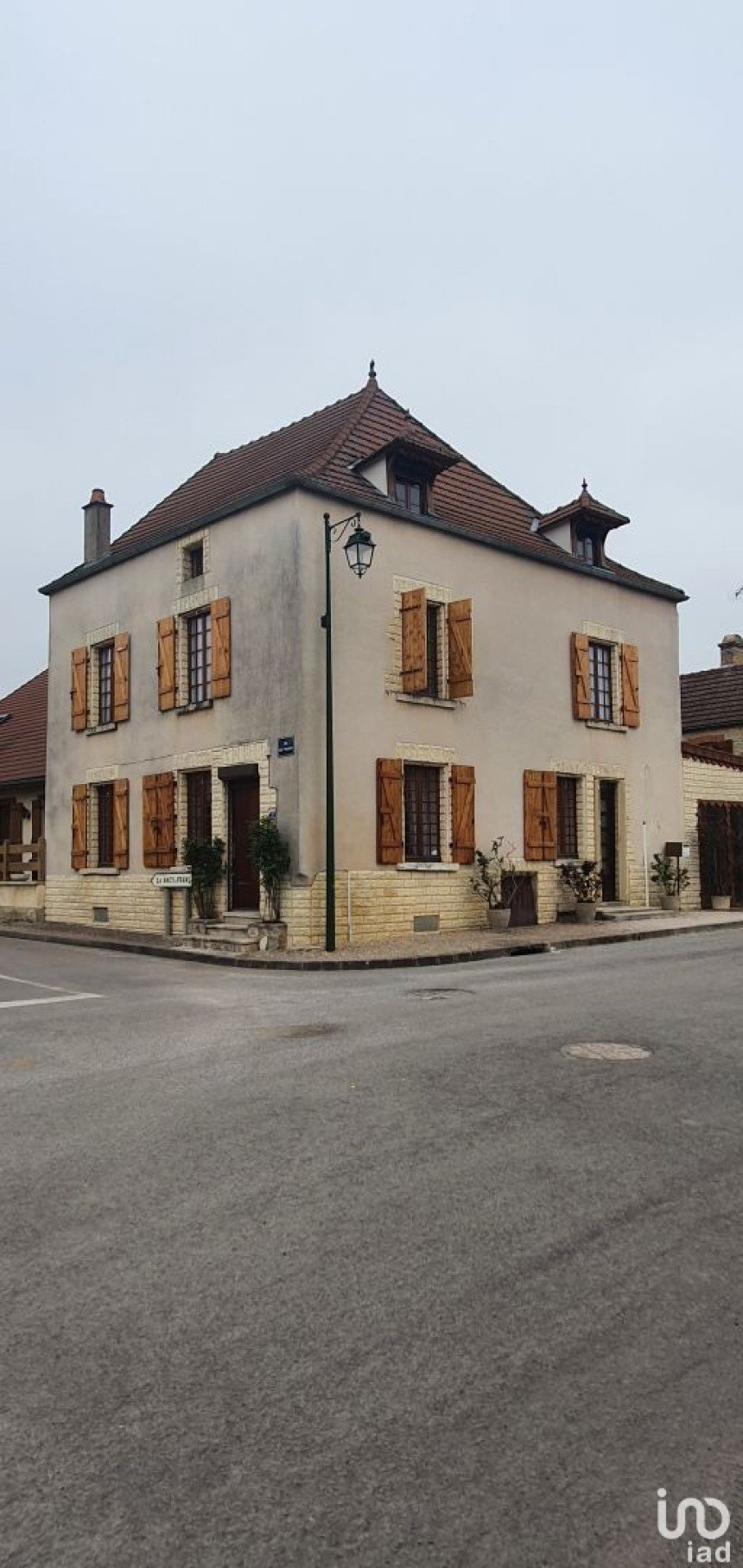 Maison de village 7 pièces de 182 m² à Chassignelles (89160)