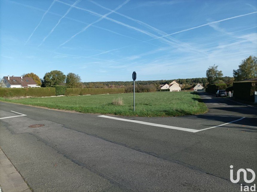Land of 7,600 m² in Follainville-Dennemont (78520)