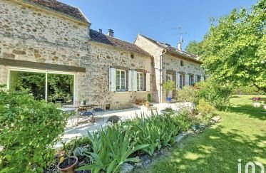 House 7 rooms of 180 m² in Thoury-Férottes (77940)
