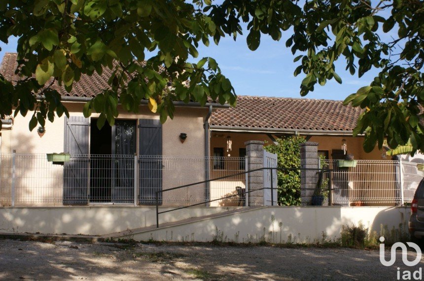 House 7 rooms of 210 m² in Blasimon (33540)