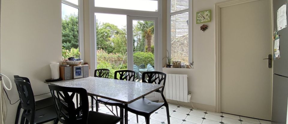 House 8 rooms of 184 m² in Saint-Brieuc (22000)