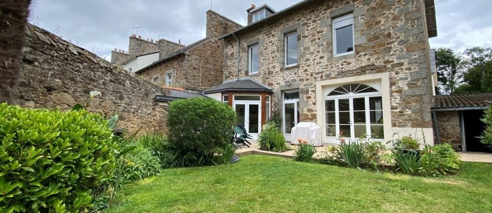 House 8 rooms of 184 m² in Saint-Brieuc (22000)