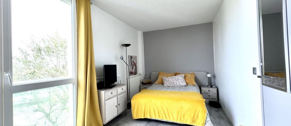 Apartment 3 rooms of 76 m² in Maurepas (78310)