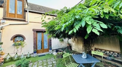 House 7 rooms of 130 m² in Fontaine-la-Guyon (28190)
