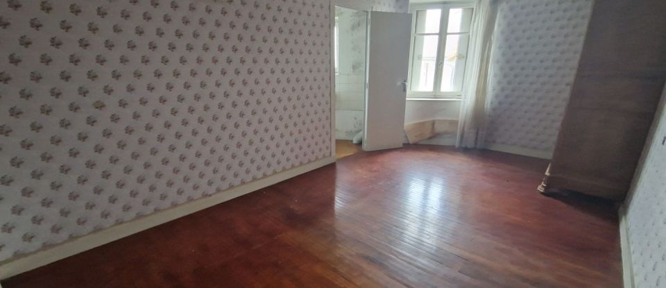 House 6 rooms of 112 m² in Pougne-Hérisson (79130)