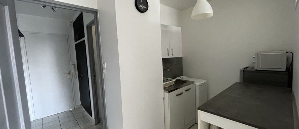 Apartment 1 room of 27 m² in Belfort (90000)