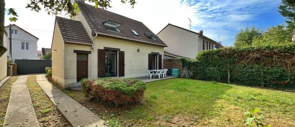 House 7 rooms of 109 m² in Tremblay-en-France (93290)
