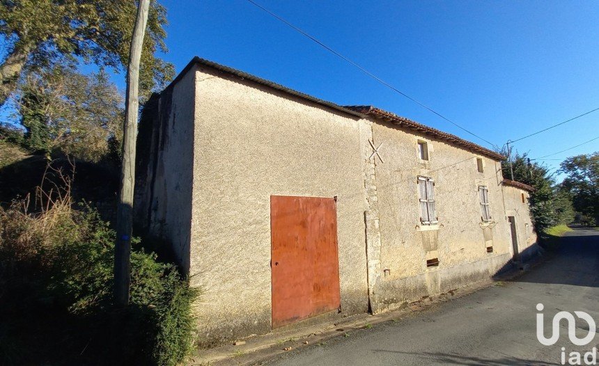 Land of 3,895 m² in Saint-Loup-Lamairé (79600)
