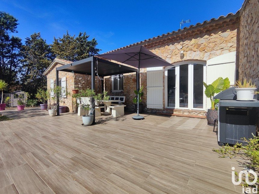 House 7 rooms of 162 m² in Six-Fours-les-Plages (83140)