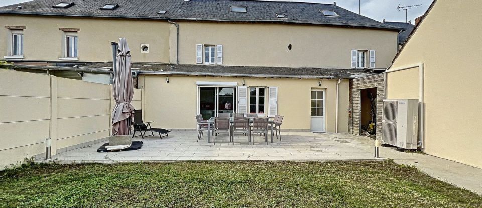 Maison 8 pièces de 233 m² à Château-Gontier (53200)