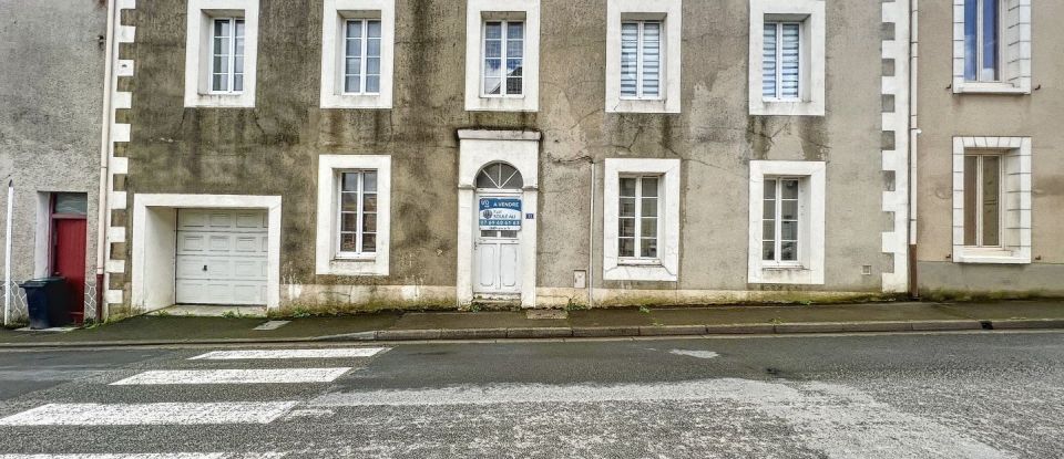 Maison 8 pièces de 233 m² à Château-Gontier (53200)