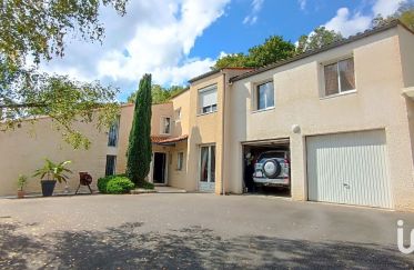 House 9 rooms of 307 m² in Fontenay-le-Comte (85200)