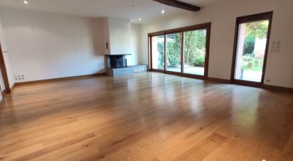 House 10 rooms of 267 m² in Bourg-en-Bresse (01000)