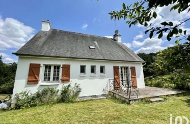 House 6 rooms of 104 m² in Gouarec (22570)