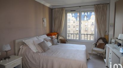 Appartement 3 pièces de 71 m² à Paris (75016)