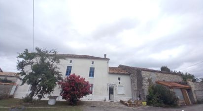 House 6 rooms of 190 m² in FONTENILLE ST MARTIN D'ENTRAIGUES (79110)