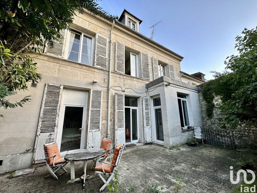 House 9 rooms of 175 m² in Compiègne (60200)