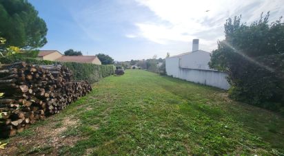 Land of 937 m² in Trizay (17250)