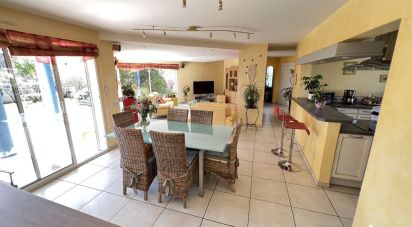 House 7 rooms of 196 m² in Lescar (64230)