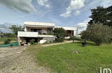 Maison 5 pièces de 130 m² à Ambarès-et-Lagrave (33440)