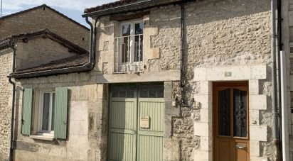 Maison 6 pièces de 127 m² à Villebois-Lavalette (16320)