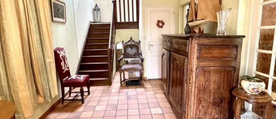 House 8 rooms of 184 m² in Chasseneuil-du-Poitou (86360)