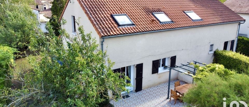 Maison 8 pièces de 184 m² à Chasseneuil-du-Poitou (86360)