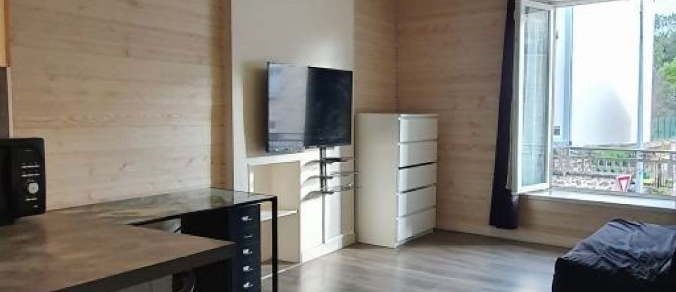 Apartment 1 room of 28 m² in Marolles-en-Hurepoix (91630)