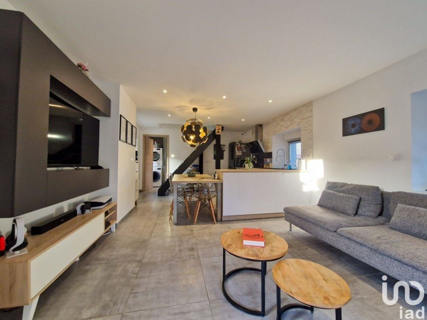Apartment 3 rooms of 70 m² in Seloncourt (25230)