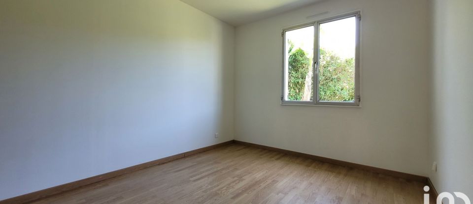 House 5 rooms of 97 m² in Les Écrennes (77820)