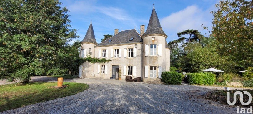 Château 11 pièces de 471 m² à Le Chillou (79600)