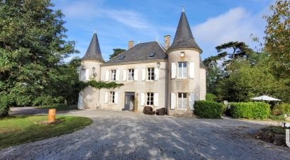 Castle 11 rooms of 471 m² in Le Chillou (79600)