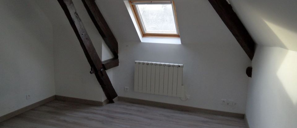 Apartment 3 rooms of 65 m² in Laon (02000)