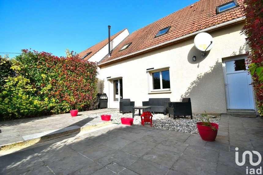 House 5 rooms of 111 m² in Roye (80700)