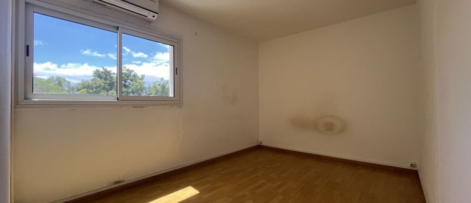 Apartment 6 rooms of 100 m² in Le Tampon (97430)