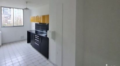 Apartment 3 rooms of 84 m² in Ris-Orangis (91130)