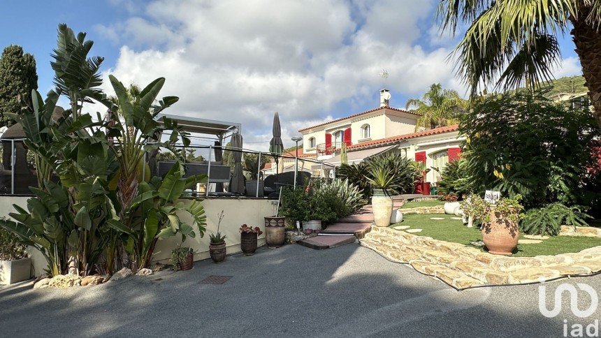 House 12 rooms of 383 m² in Carqueiranne (83320)